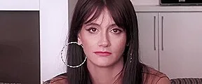 une superbe brune se fait defoncer par deux mecs hyper chaud